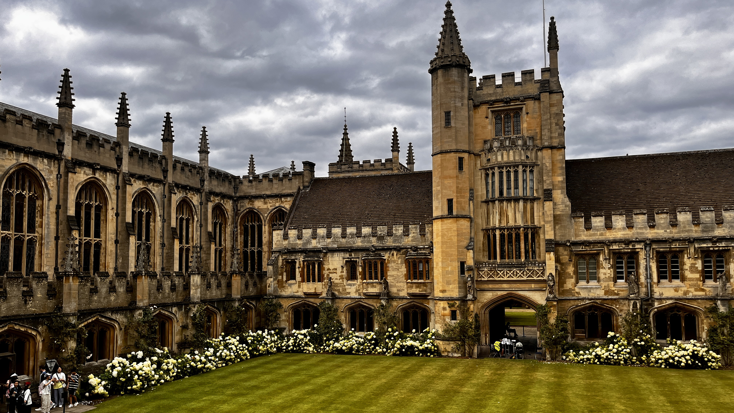 grassy path to Ditchley