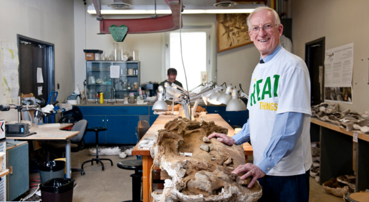 christopher-harrison-dinolab-volunteer.jpg