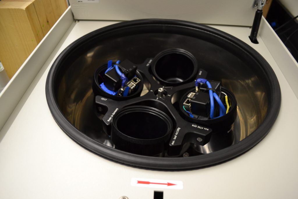 Centrifuge microscope with two microscope units